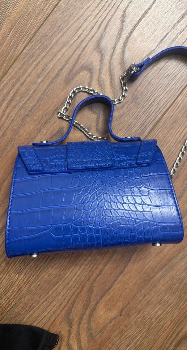 Mavi Zincir Detaylı Yılan Desenli Deri Çanta - Görsel 2