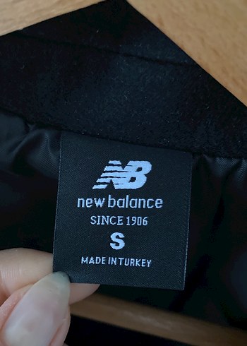 New Balance Siyah Ceket - Görsel 2