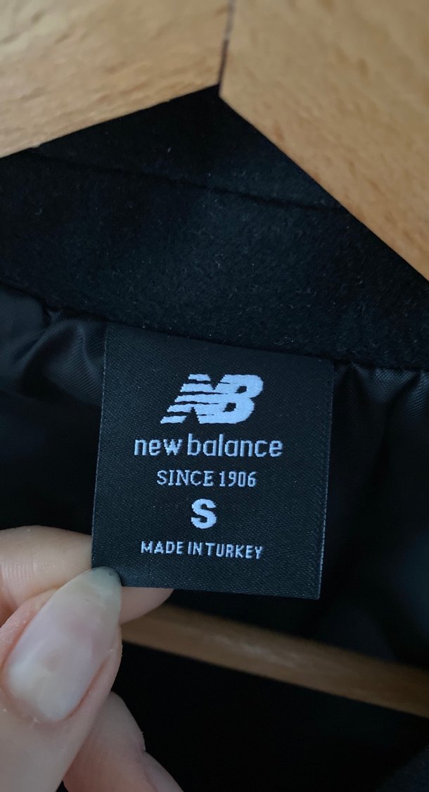 New Balance Siyah Ceket - Görsel 2