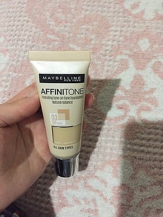 Maybelline affinitone fondöten