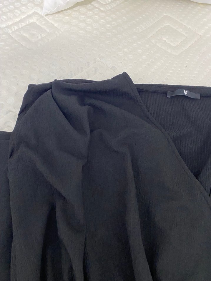 Düğmeli Siyah V Yaka Hamile Bluzu - Görsel 2