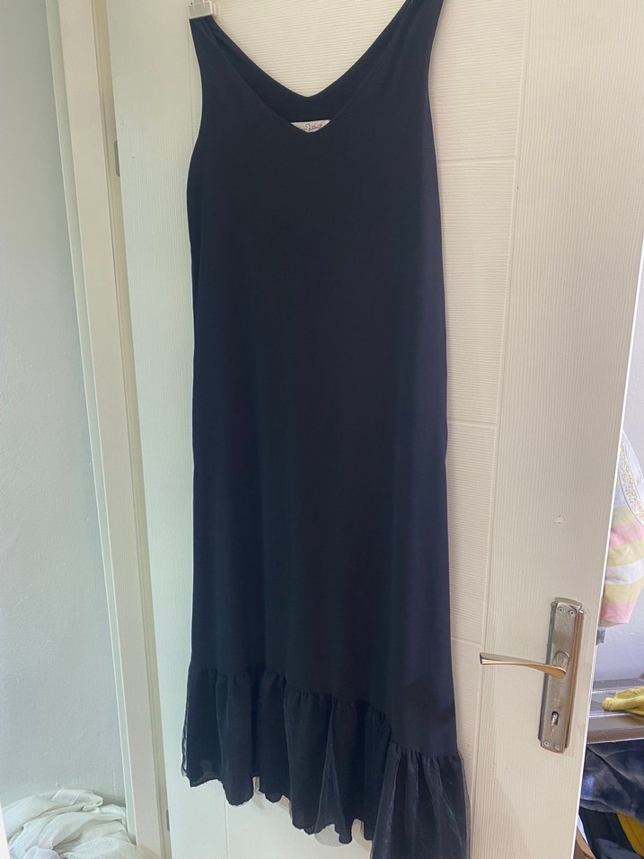 V Yaka Siyah Uzun Kadın Elbise - Görsel 4