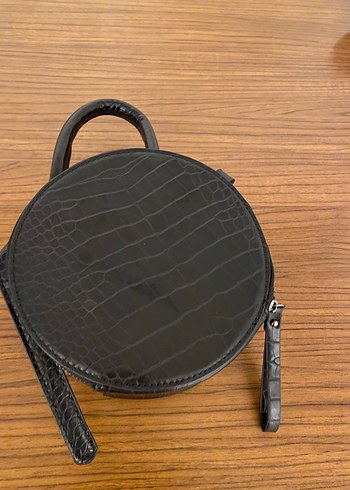 Kroko Desenli Siyah Deri Yuvarlak Çanta - Görsel 2