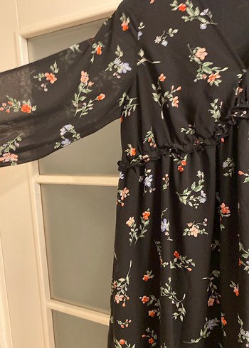 Uzun Kollu Siyah Çiçekli Midi Elbise - Görsel 3