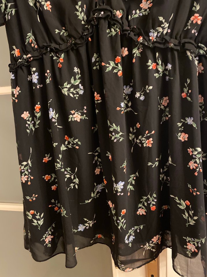 Uzun Kollu Siyah Çiçekli Midi Elbise - Görsel 2