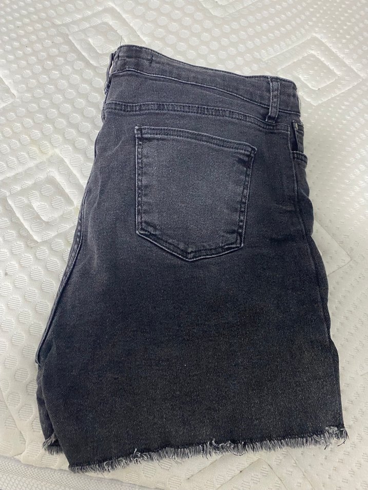 Düğmeli Gri Mini Kot Şort - Görsel 3