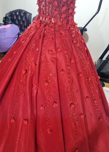 Kırmızı İşlemeli Boncuklu Straplez Nişan Elbisesi - Görsel 4