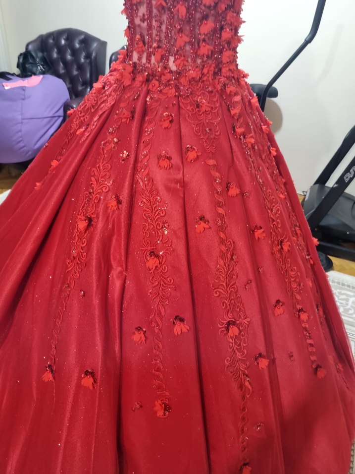 Kırmızı İşlemeli Boncuklu Straplez Nişan Elbisesi - Görsel 4