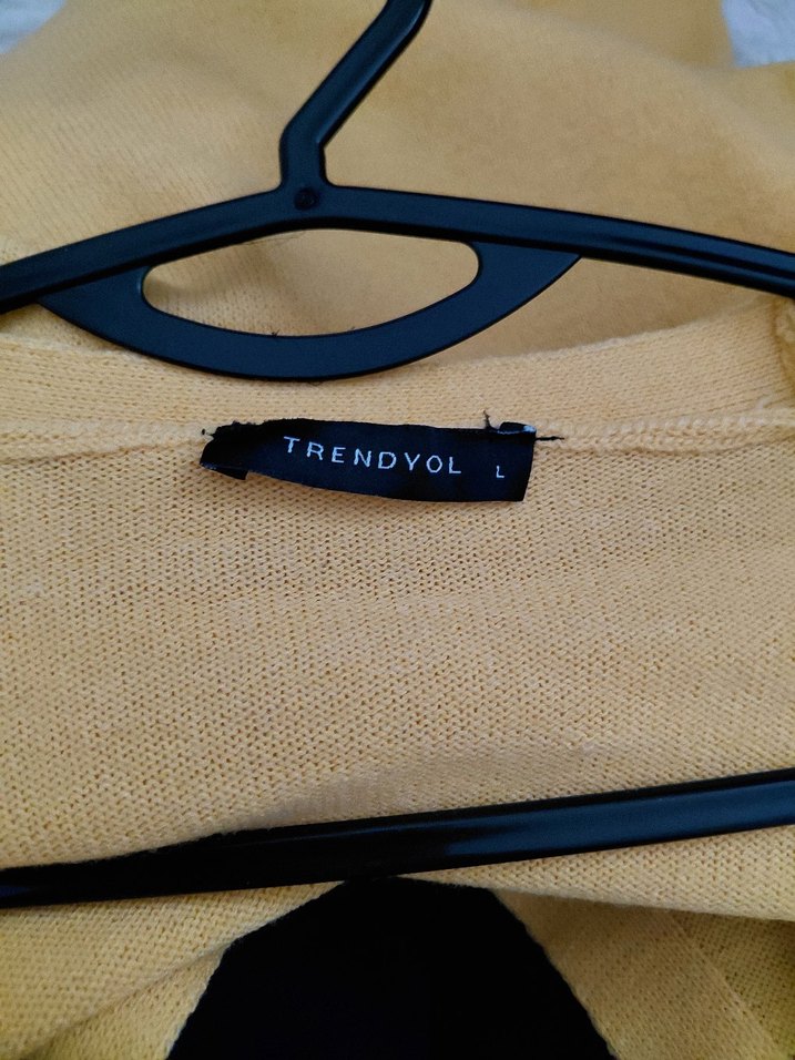 Sarı Düğmeli Kadın Midi Hırka - Görsel 2