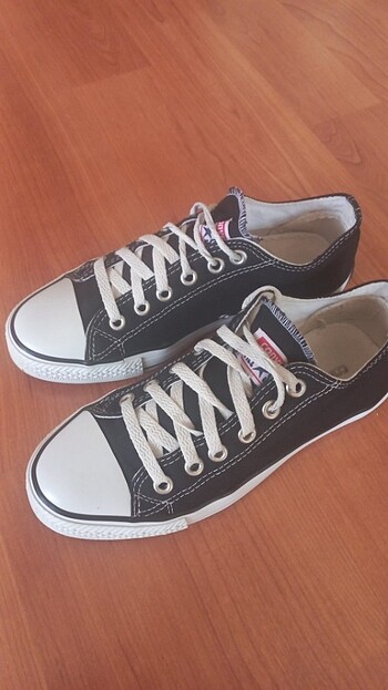 Converse sneaker