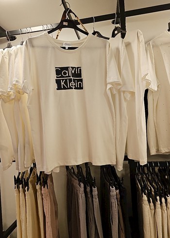 Beyaz Pamuklu Kısa Kollu Baskılı Tişört