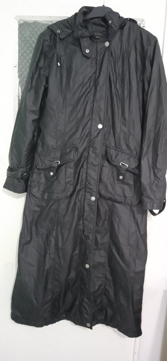 Düğmeli Siyah Uzun Kadın Yağmurluk - Görsel 2