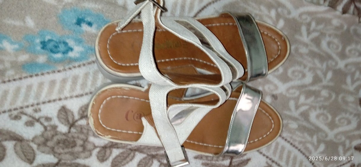 Beyaz Yılan Desenli Dolgu Topuklu Kadın Sandalet - Görsel 4