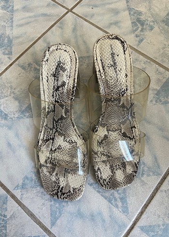 Bershka Yılan Desenli Bej Stiletto Terlik
