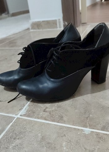 Kadın Siyah Topuklu Klasik Goth Ayakkabı