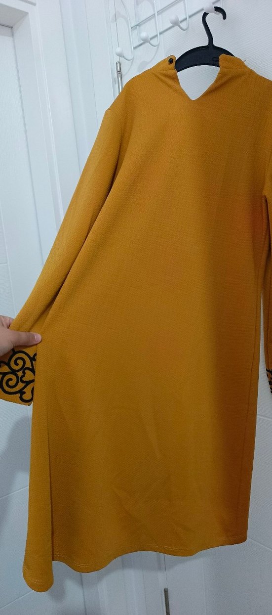 Uzun Kollu Sarı Nakışlı Bohem Tunik - Görsel 3