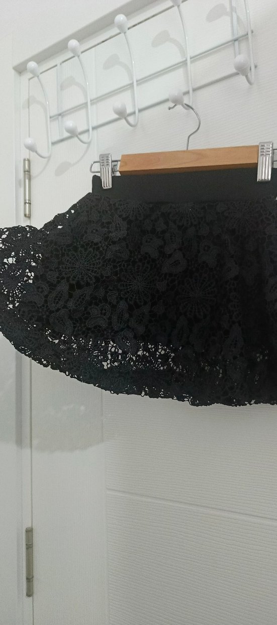 Dantel Detaylı Siyah Mini Etek - Görsel 3