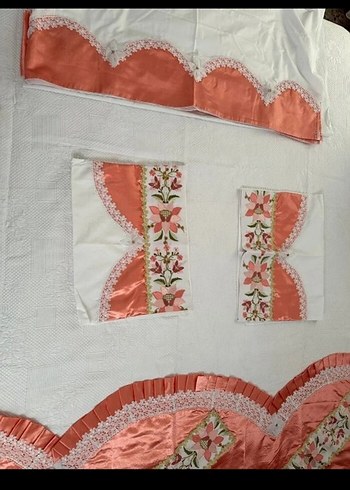 İşlemeli Beyaz Parlak Yatak Örtüsü - Görsel 5