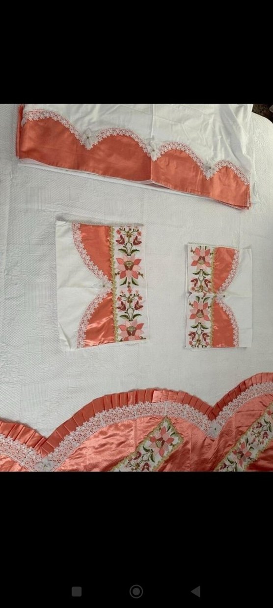 İşlemeli Beyaz Parlak Yatak Örtüsü - Görsel 3