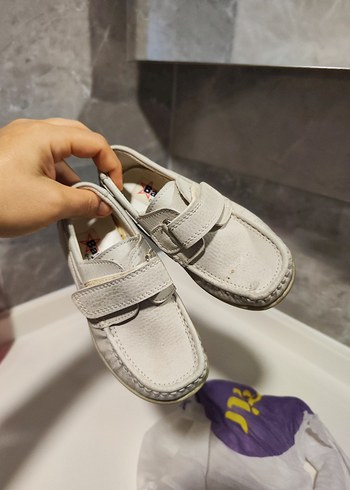 Gri Tokalı Beyaz Erkek Çocuk Ayakkabısı - Görsel 2