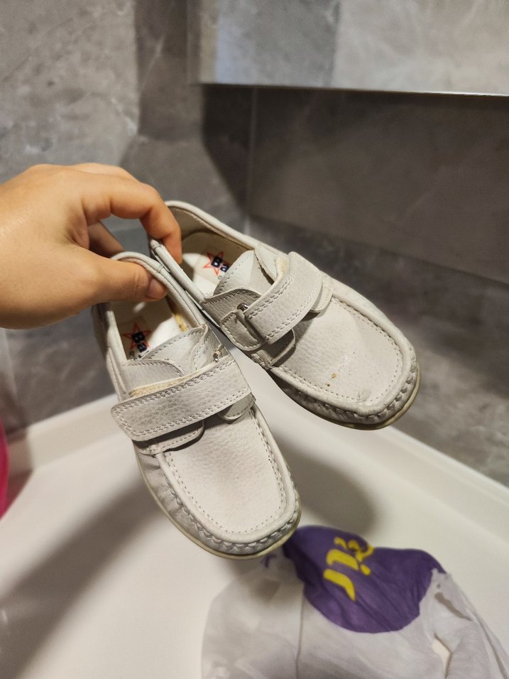 Gri Tokalı Beyaz Erkek Çocuk Ayakkabısı - Görsel 2