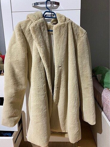 Kapüşonlu Peluş Kürk Mont