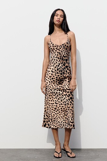 Zara sırt dekolteli leopar saten elbise