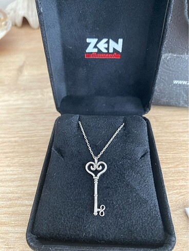 Zen Pırlantalı Anahtar Kolye