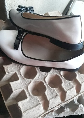 Kız Çocuk Beyaz Parlak Babet Ayakkabı - Görsel 2