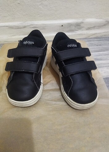 23 Beden siyah Renk Adidas çocuk ayakkabı 