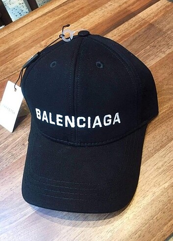  Beden Balenciaga Şapka