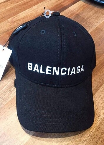 Balenciaga Şapka