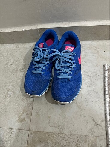 Nike spor ayakkabı