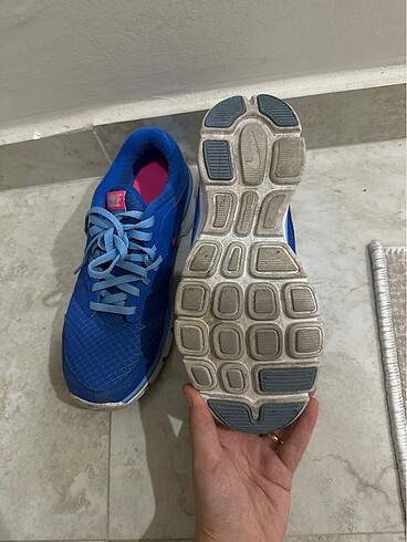 37,5 Beden Nike spor ayakkabı