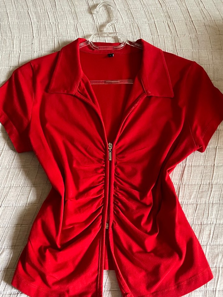 Kırmızı Fermuarlı V Yaka Kısa Kollu Bluz - Görsel 2