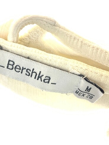 m Beden beyaz Renk Bershka Askılı %70 İndirimli.