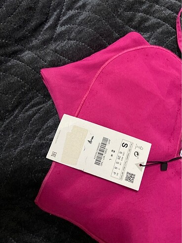 Zara Ünlü parça olan crop