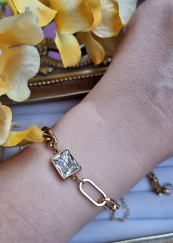 Zincir Detaylı Altın Renk Kadın Bileklik - Görsel 3