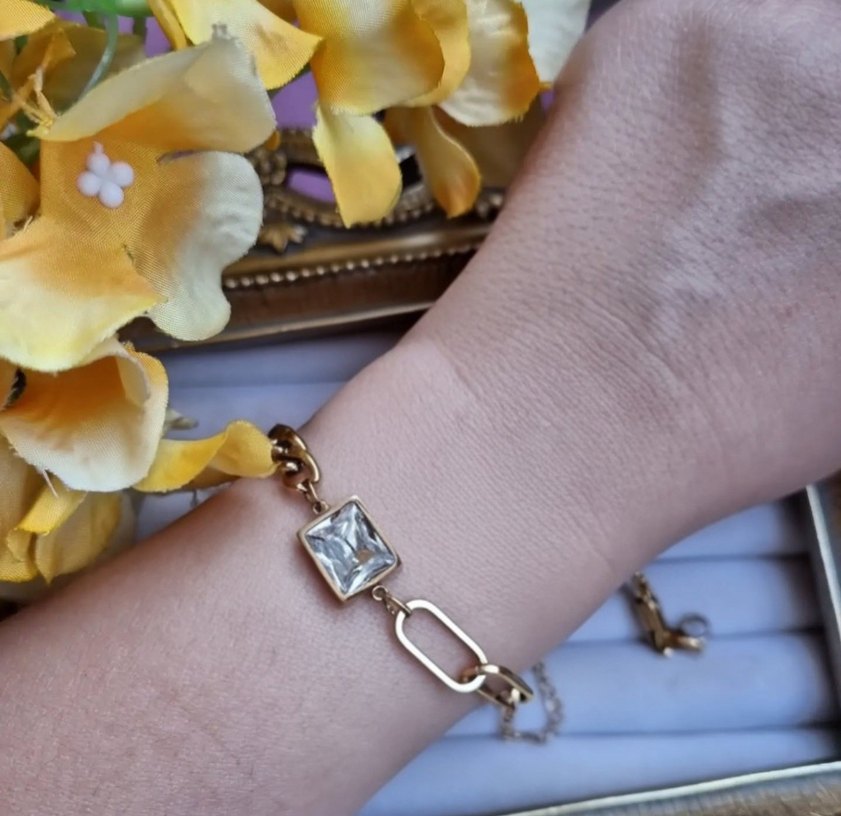 Zincir Detaylı Altın Renk Kadın Bileklik - Görsel 3