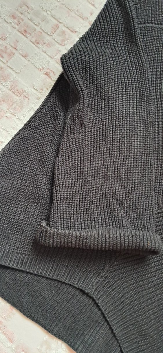 V Yaka Siyah Triko Kadın Kazak - Görsel 2