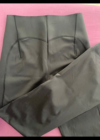 oysho raise up popo destekli tayt flare - Görsel 4