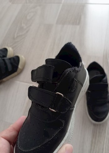 26 Beden siyah Renk Erkek Çocuk Siyah Cırtlı Spor Ayakkabı