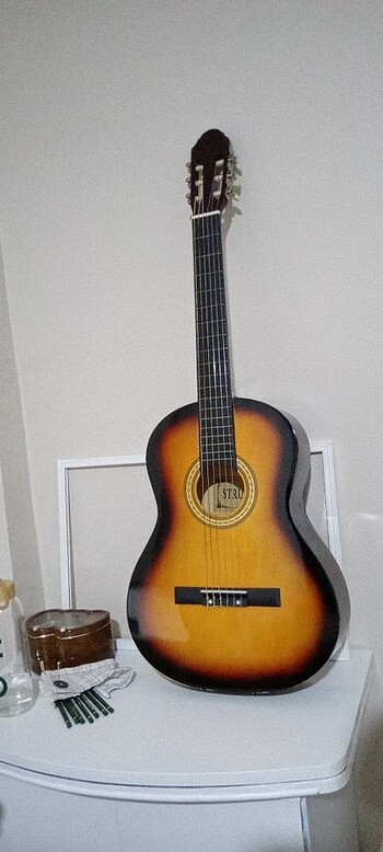  2. El Gitar