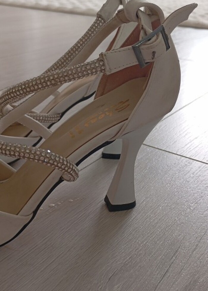 Topuklu ayakkabı - Görsel 2