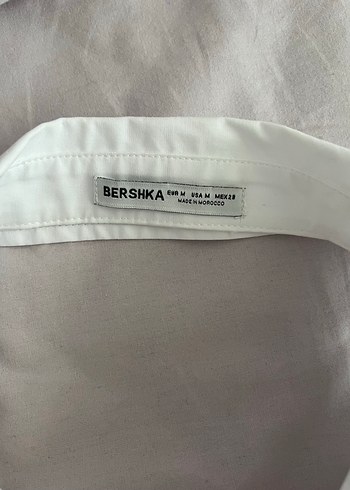 m Beden Bershka düğmeli Kolsuz Beyaz gömlek