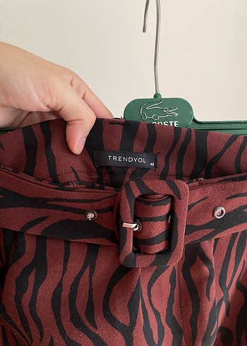 Trendyol & Milla Bordo Zebra Desenli Kemerli Kumaş Pantolon