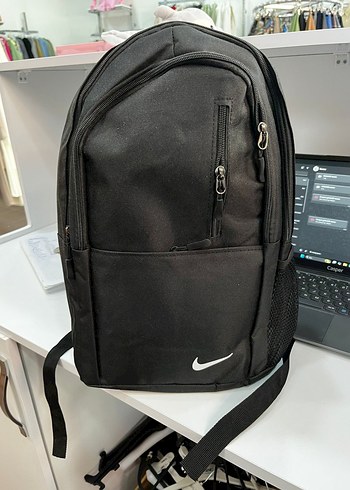 Nike Siyah Fermuarlı Erkek Sırt Çantası