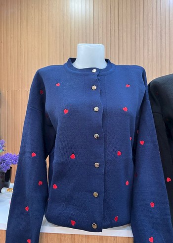 Nakışlı Düğmeli Kadın Kısa Hırka - Görsel 3