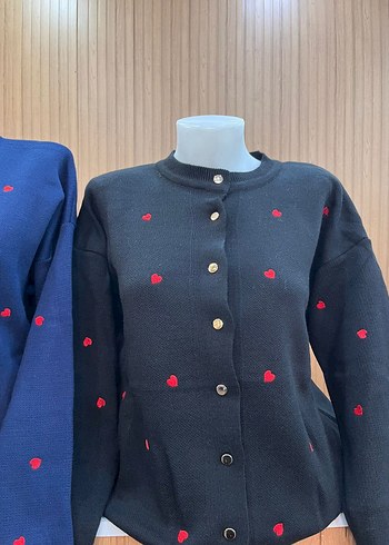 Nakışlı Düğmeli Kadın Kısa Hırka - Görsel 2