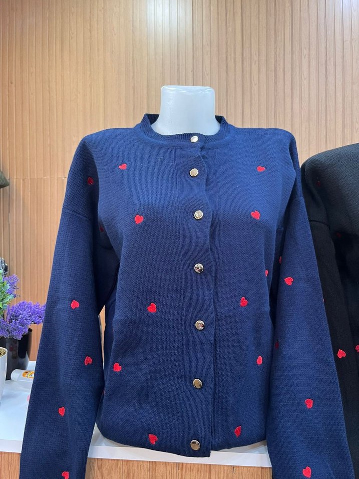 Nakışlı Düğmeli Kadın Kısa Hırka - Görsel 3